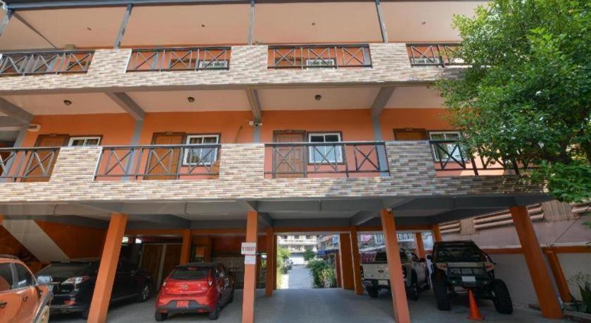 Oyo 549 Maesri Hotel 2*
